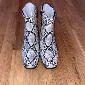 Mix No. 6 Benisa Bootie Snakeskin Size 7.5